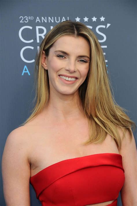 Betty Gilpin Hot Bikini Pictures Expose Her Sexiest Body In Shorts