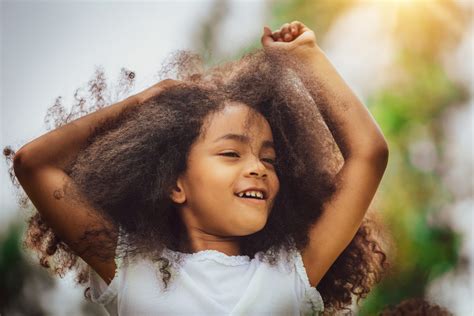 5 coiffures pour les enfants aux cheveux bouclés et crépus ⋆ Curly Nights