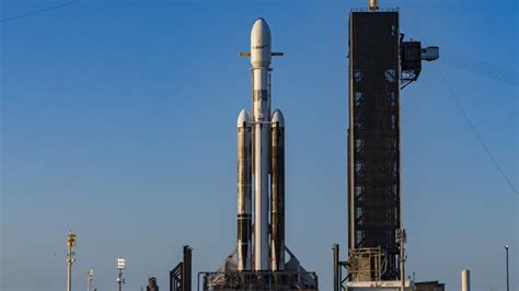 Watch Spacexs Powerful Falcon Heavy Rocket Launch On 6th Mission Today