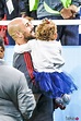 Pepe Reina con su hija Sira en el partido de España frente a Marruecos ...