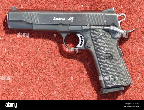 Armadura De Calibre 45 Acp Fotografías E Imágenes De Alta Resolución