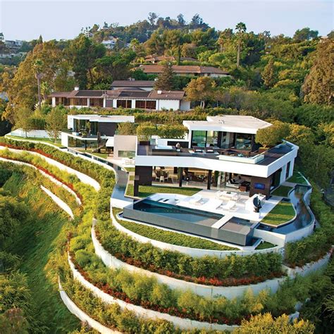 Modern Mansion In Beverly Hills