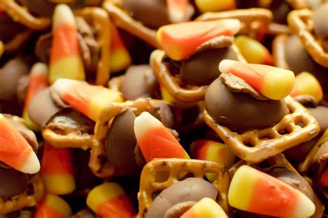 The great backyard, for those lucky enough to have thanksgiving desserts. 17 Creative and Tasty Thanksgiving Treats for Kids - Style ...
