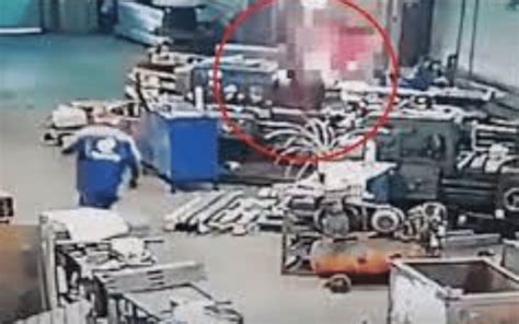 Lathe Machine Incident Video Shocking Video Of Lathe Machine Accident Goes Viral Online