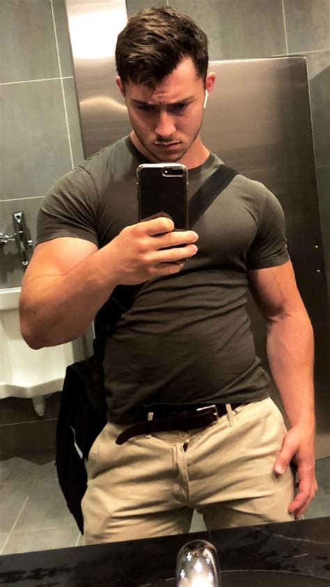 muscle hunks men s muscle selfies macho man alpha male male physique workout gear moda