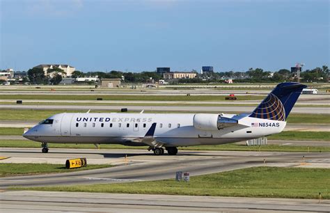 United Express Bombardier Crj 200 The Unit Ord Passenger Jet