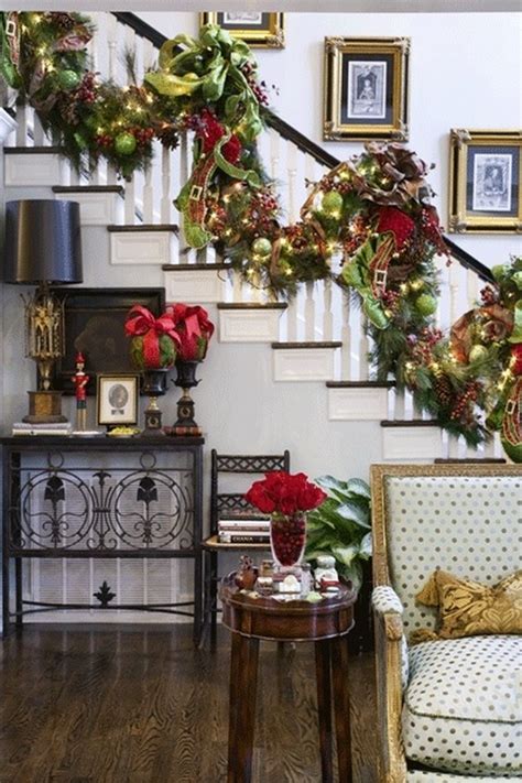 50 Fresh Festive Christmas Entryway Decorating Ideas