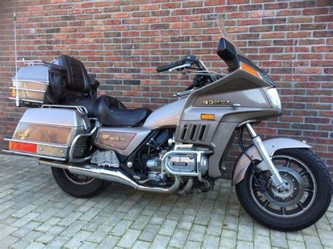 Gold wings feature shaft drive, and a flat engine. Honda - Gl 1200 Aspencade, 1984, www.motoroccasion.nl # ...