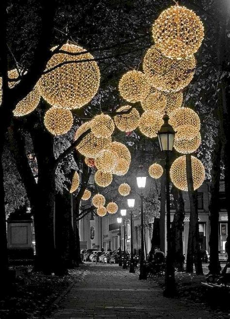 Astounding Outdoor Christmas Lights Decoration Ideas Hometoz