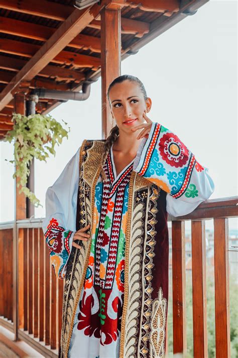 tajikistan-its-traditional-clothing-la-elegantia