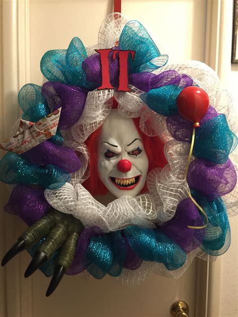 37 Halloween Wreath Clown In 2020 With Images Scary