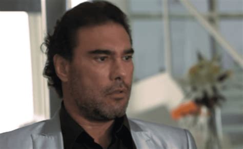 He lived with his mother and half brothers. Alcalde desmiente a Eduardo Yáñez; sí agredió a ciudadano