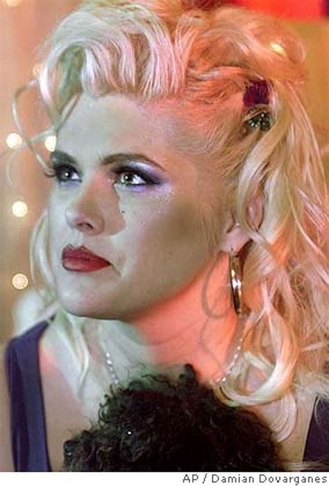 Anna Nicole Smith 1967 2007 Unlikely Icon A Mix Of Glamour And