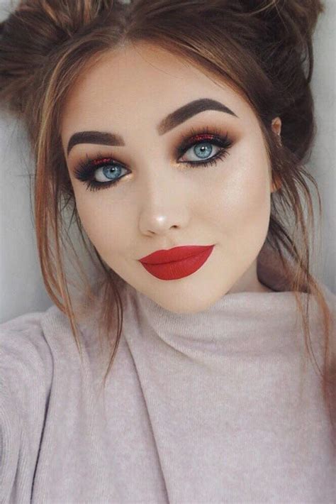 Best 25 Red Lipstick Looks Ideas On Pinterest Red Lipsticks Red Lipstick Makeup And Classic