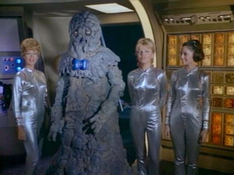 Lost In Space Season 3 Episode 16 Target Earth Lost In Space