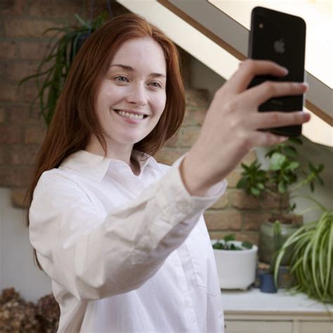 How To Take A Good Selfie Photo Expert Selfie Tips By Facetune