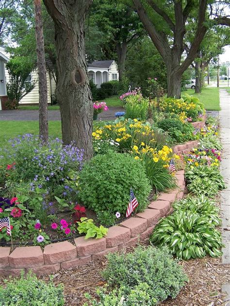 10 Perennial Front Yard Landscaping