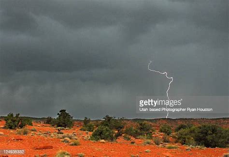 Lightning Striking Ground Photos Et Images De Collection Getty Images