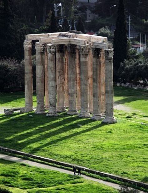 Είναι ένα από τα παλαιότερα ευρωπαϊκά κέντρα και έχει ενταχθεί στη λίστα των μνημείων παγκόσμιας πολιτιστικής κληρονομιάς της ουνέσκο, το 1996. Temple of Olympian Zeus, Athens #travel #travelinspiration ...