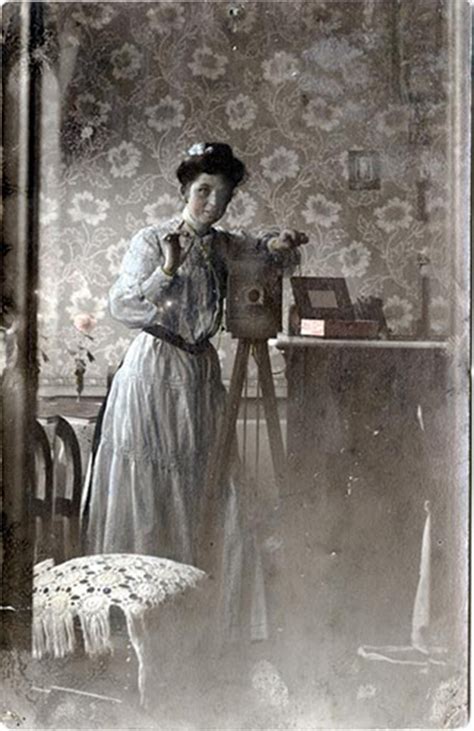 29 Interesting Vintage Photographs Of Photographers Posing With Their