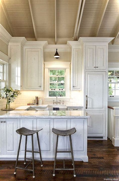 30 Cottage Kitchens With White Cabinets Decoomo
