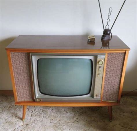 Found this vintage console tv on the side of the road. Auction Ohio | Zenith Console TV