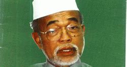 Almarhum mendapat pendidikan awal di pondok penanti bukit mertajam, pulau pinang. Ustaz Fadzil Noor (1937-2002) dalam kenangan | Cenangau ...
