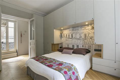 Il existe à présent des solutions originales pour les chambres mansardées mais cela implique. Cristina Velani — Batignolles | Amenagement petite chambre ...