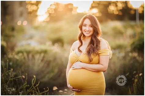 Beautiful Outdoor Maternity Photos Sunset Maternity Ideas