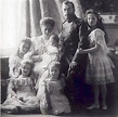 Tsar Nicholas II, pictured with his family in 1905 | Romanov family ...