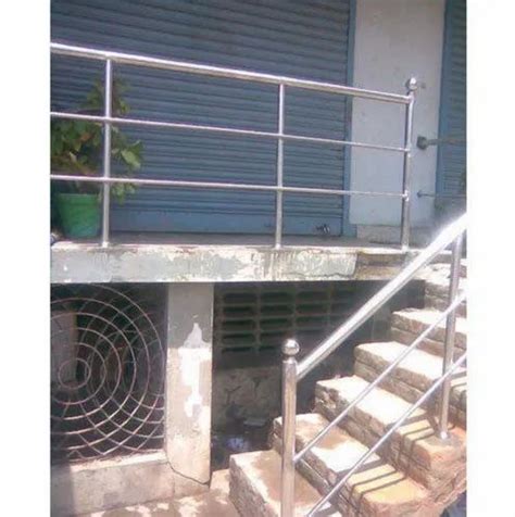 Silver Stainless Steel Pipe Railing For Residential Mounted Floor At