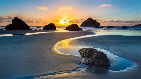 обои Солнечный лучик пейзаж закат солнца море Залив воды камень