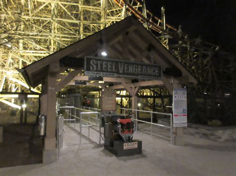 It is often billed as the world's largest amusement park, and draws visitors from throughout ohio and surrounding states. Steel Vengeance Standoff://Spring 2018 Finals Week Sanity ...