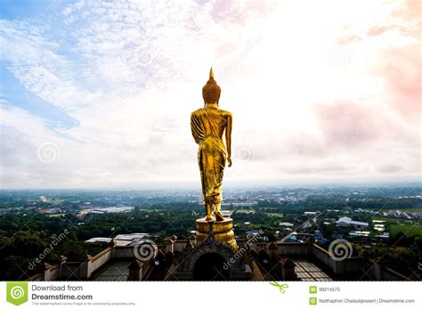 Goldene Buddha Statue Die Auf Einem Berg Bei Wat Phra That Khao Noi