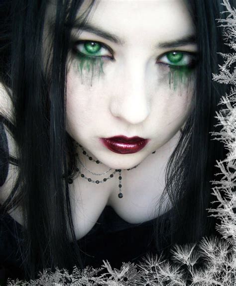 Rostros Góticos Faces Gothic Black Hair Green Eyes Girl Green Eyes