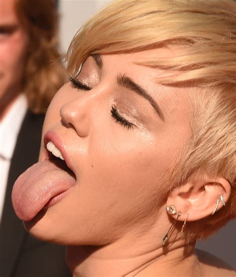 Miley Cyrus Tongue 41 Pics Xhamster
