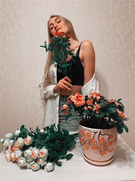 Pin By Алеся Булычева On Быстрое сохранение Floral Wreath Floral
