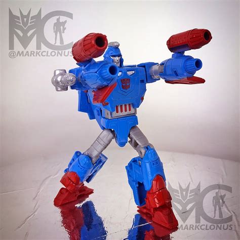 Transformers Legacy Deluxe Class Devcon Official In Hand Images