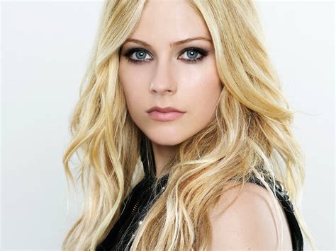 Avril Lavigne Alter 2018 Promi Hintergrundbilder 1600x1200 Wallpapertip