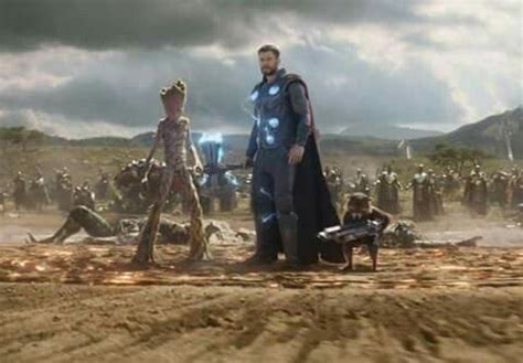 Thor, rocket and groot arrive at an abandoned and desolate nidavellir. avengers infinity war에 있는 Diego Zam님의 핀 | 마블, 토르