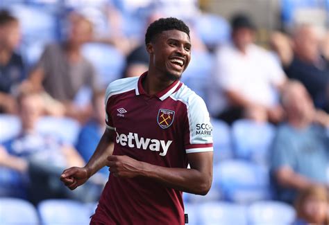 West Ham Defender Johnson Lauded By Pundit After Incredible Reveal