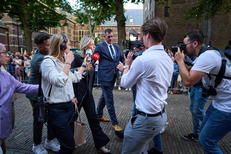 dutch government collapses over immigration policy