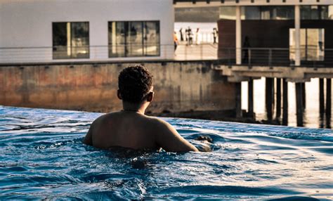 Outdoor Pool Pictures Download Free Images On Unsplash