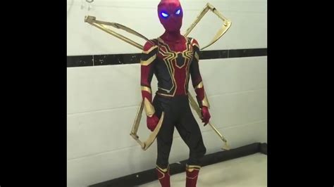 Working Iron Spider Cosplay With Mechanical Claws And Glowing Lenses