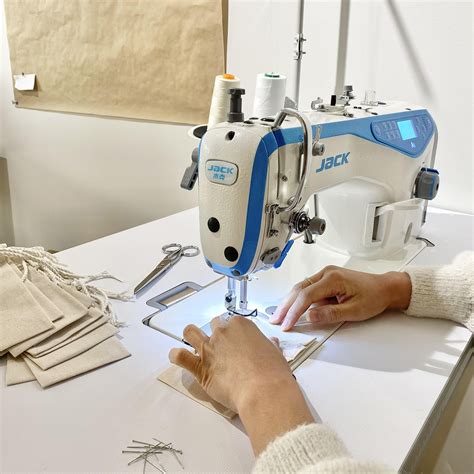 Atelier De Confection Textile Vêtement Made In France Cousu Français
