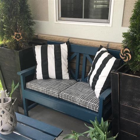 30 Small Porch Bench Ideas