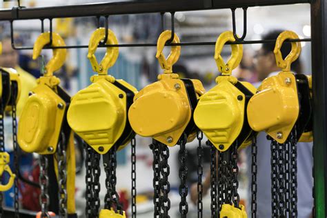 What Are the Types of Lifting Devices? | Industrial Lifting Devices
