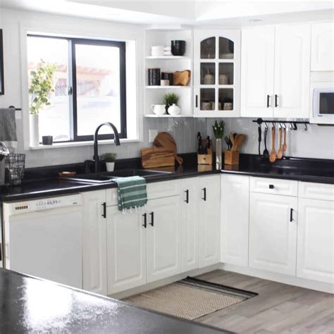 12 Examples Of Black Kitchen Countertops In Beautiful Homes