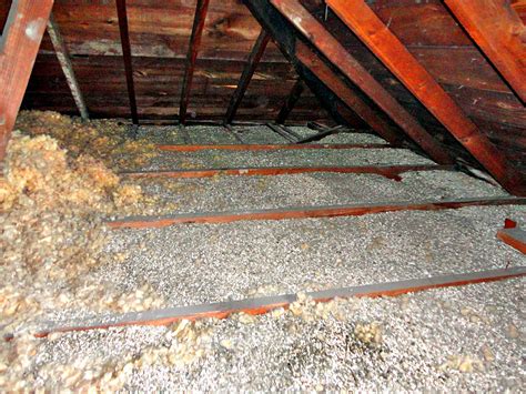 In any case, if you're not sure when the ceiling was installed, it is still better to contact a professional to confirm. Vermiculite Attic Insulation - Zonolite | Zonolite ...