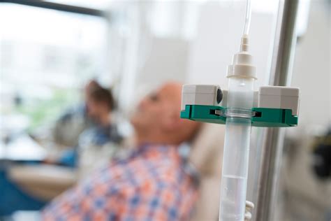 Eine chemotherapie setzen ärzte bei vielen krebsarten ein, auch bei prostatakrebs. Chemotherapie © Krebsinformationsdienst, Deutsches ...